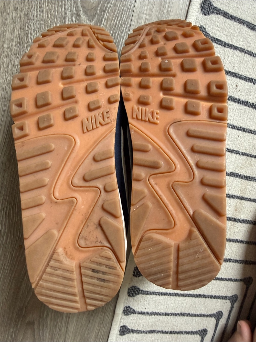 Nike Air Max Sneakers in Maroon Navy and Cream - Picture 4 of 7